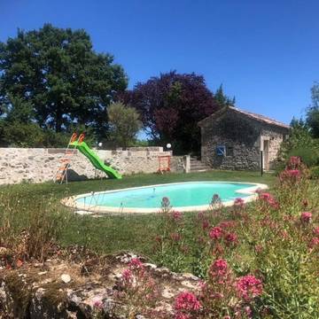 Gîte pour 4 personnes, avec jardin et piscine à Castelsagrat
