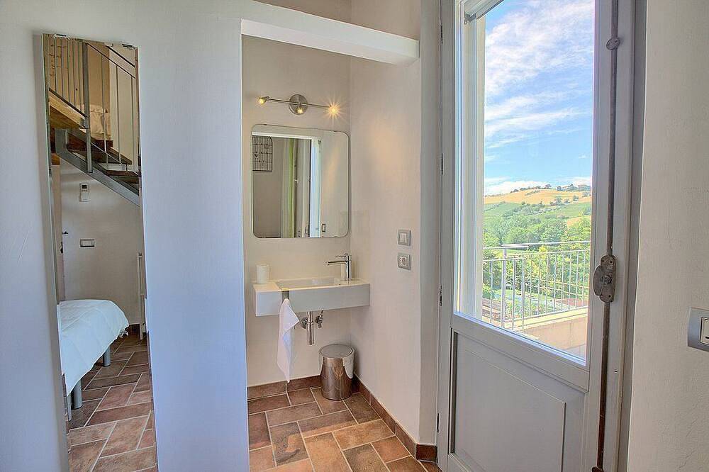 Villa Accordo: A characteristic and welcoming two-story villa surrounded by the greenery, with Free Wi-Fi. in Ostra, Ancona Provinz