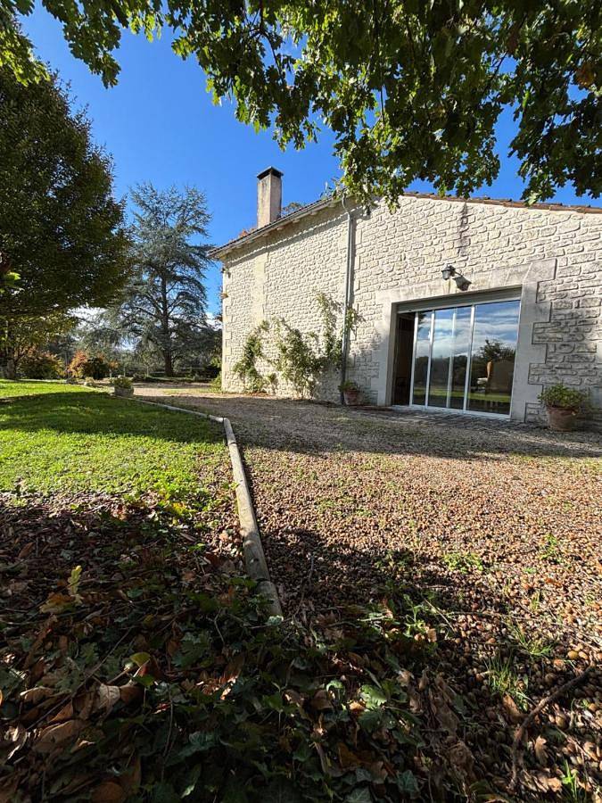 Location de vacances pour 10 personnes, avec piscine et vue, animaux acceptés à Saint-Fort-sur-Gironde - 2