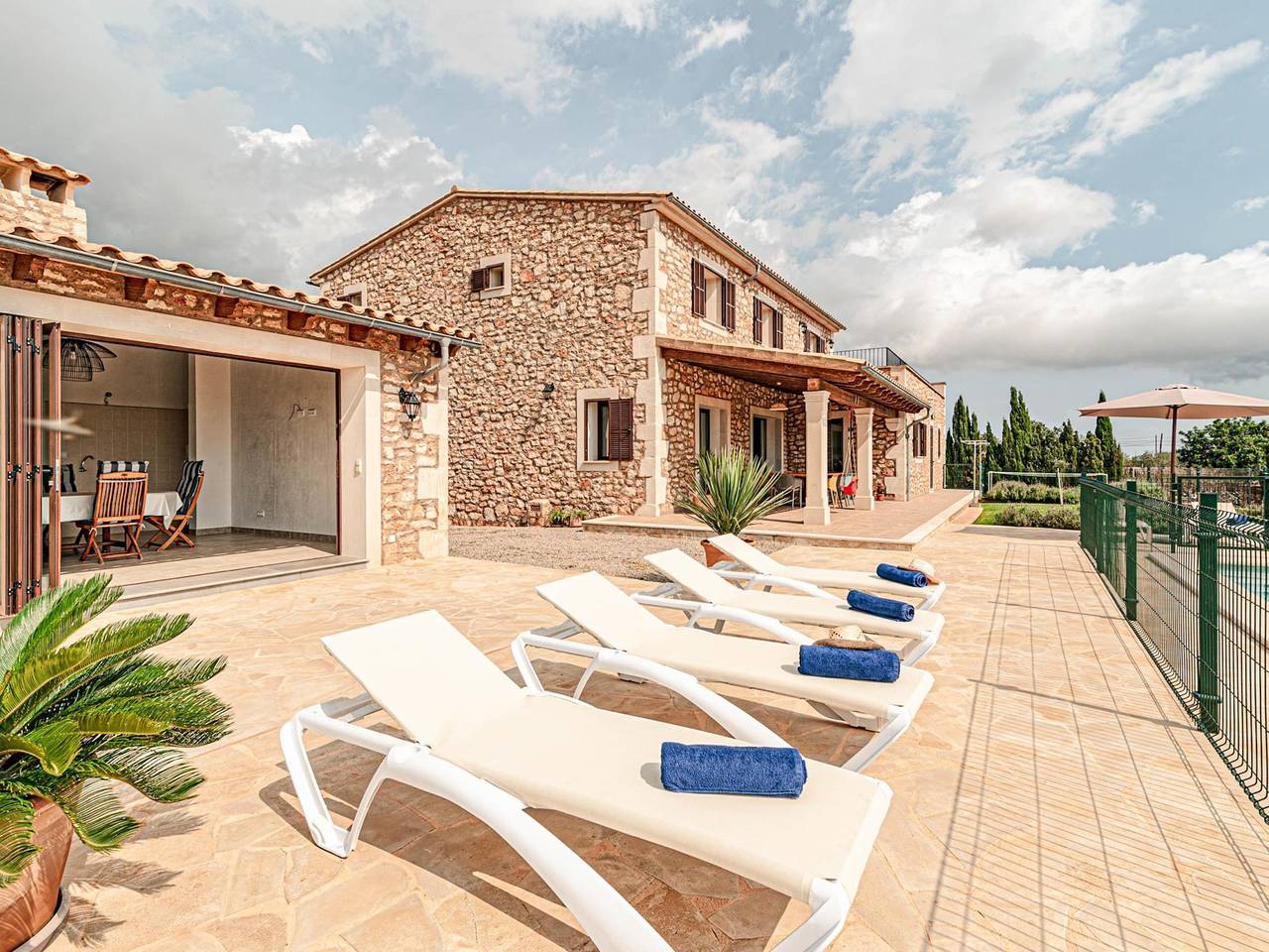 Villa Sa Bassa. Schöne Villa für 10 Personen mit Schwimmbad und Meerblick in Cala d'Or, Santanyí