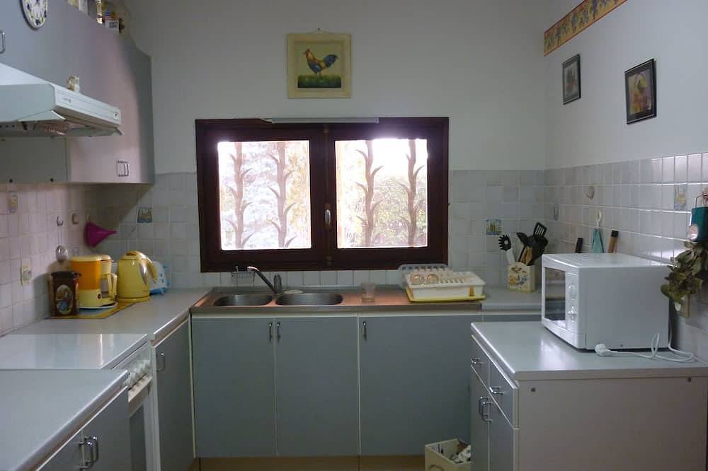 Villa pour 4 Personnes dans Lourmarin, Parc naturel régional du Luberon