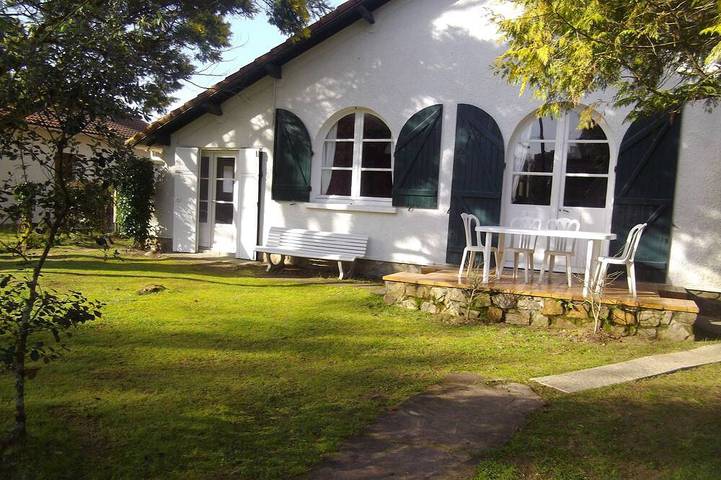 Location de vacances pour 10 personnes, avec terrasse et jardin dans Plage des Rochelets