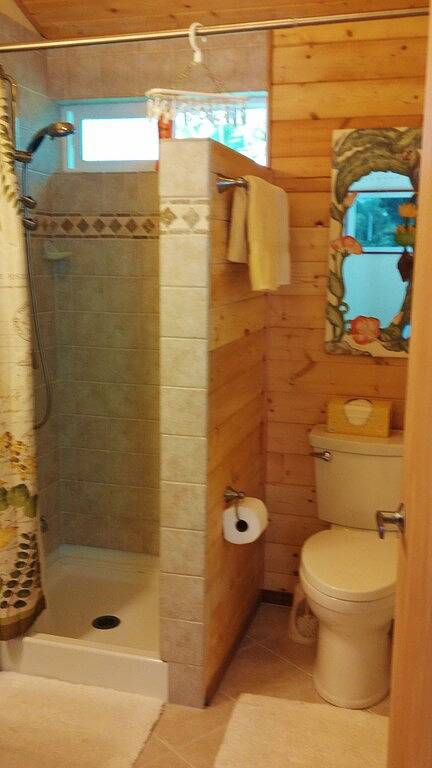 Hilo Stadt ~ Ultra Private Gated Botonical Garten Cottage w Koi Pond in Hilo, North Hilo