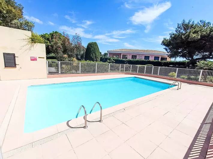Location de vacances pour 4 personnes, avec balcon et piscine dans Le Dramont