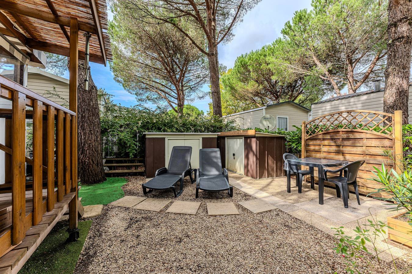 Mobilheim 'Au Bonheur Des Landes' mit Gemeinschaftspool, privater Terrasse und Klimaanlage in Gastes, Côte d’Argent