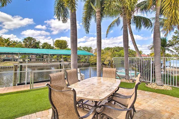 Vacation rental for 6 people, with hot tub and terrace as well as yard, with pets in Lake Worth