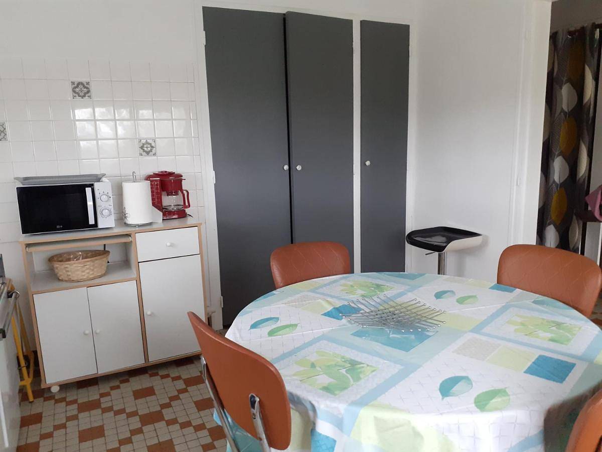 Two-Bedroom House in Puycapel, Région d'Aurillac