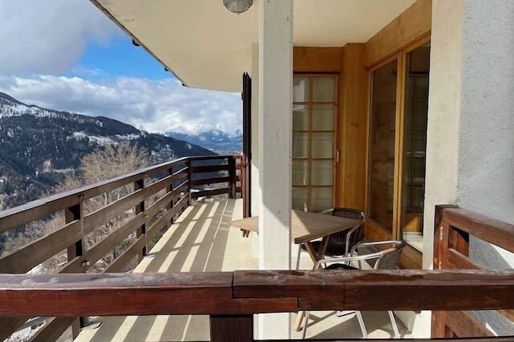 Ganze Wohnung, Helle und warme Wohnung für bis zu 4 Personen, im Erdgeschoss eines Chalets mit zwei Wohnungen. Es g in Saint Luc, Anniviers