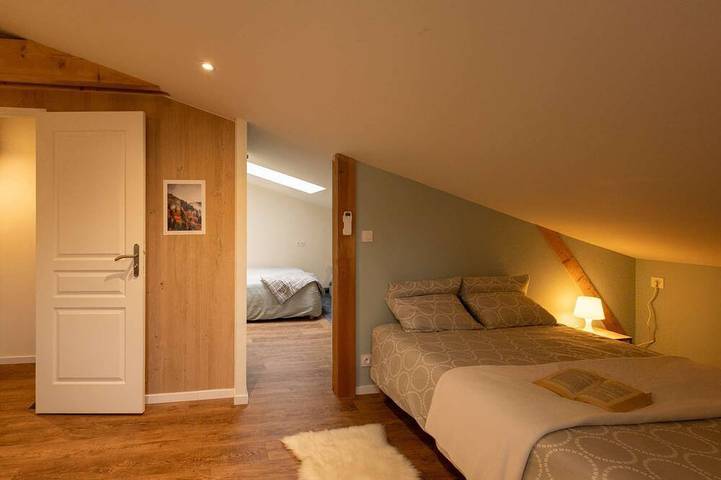 Entire apartment, La Clé des Champs - 2 bedrooms - Terrace - A/C in Châtel-Guyon, Volcans d'Auvergne Regional Nature Park