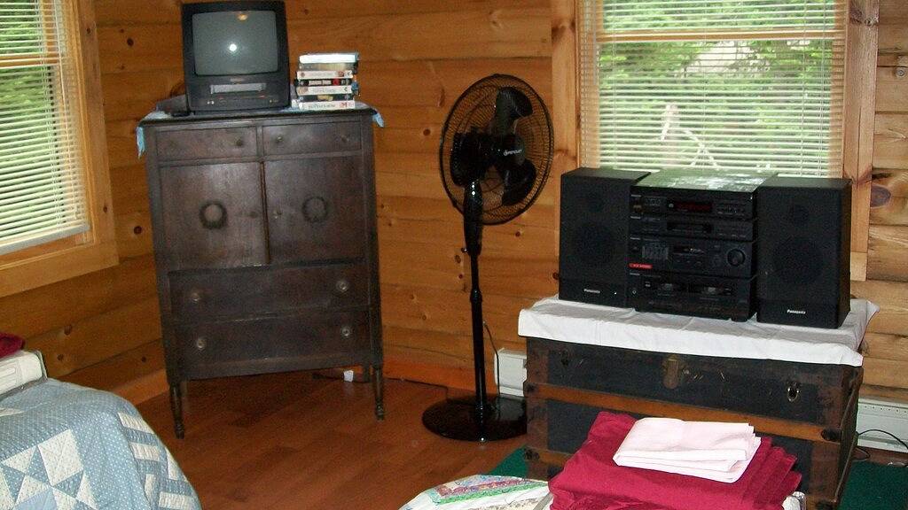 Ashmere See Log Cabin mit Privatsphäre / 2 Schlafzimmer in Hinsdale, Berkshire County