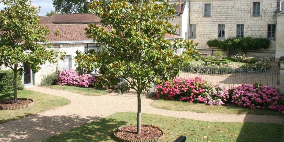 Chambre d’hôte pour 4 personnes, avec Terrasse et Jardin ainsi que Piscine et Vue
