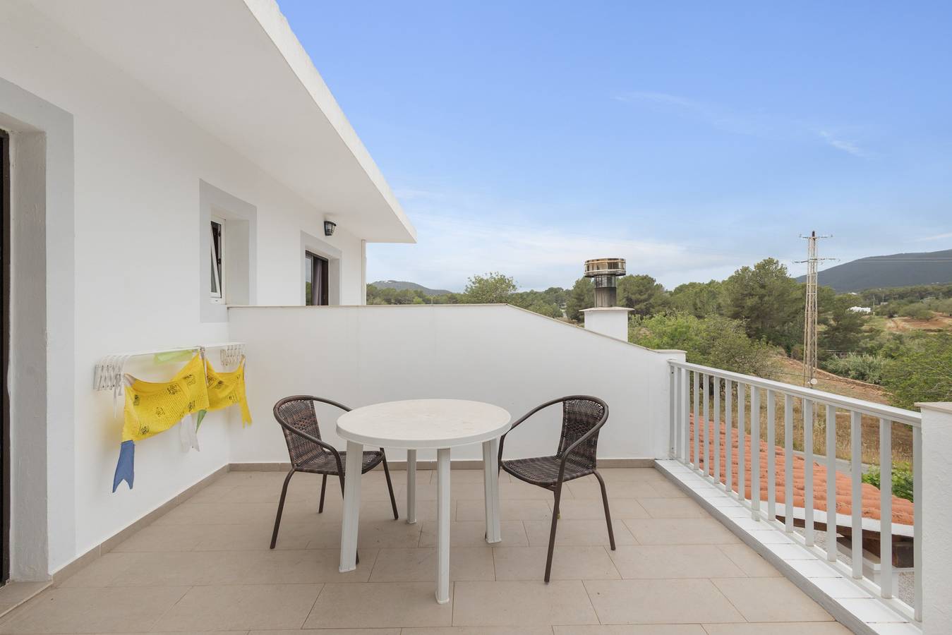 Chambre 'Doble - 3' avec vue montagne, Wi-Fi et climatisation in Platja es Figueral, Santa Eulària des Riu