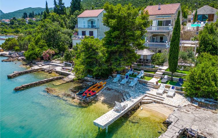 Gemütliche 195 m² große Wohnung mit Pool, WLAN und nur 300 m von der Küste entfernt in Ston, Dubrovnik-Neretva