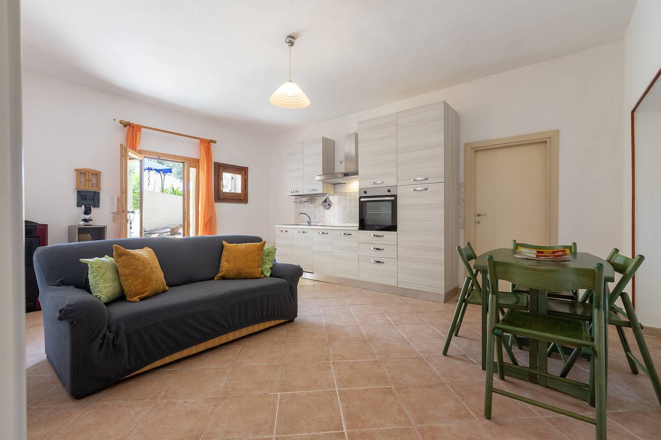 Ganze Wohnung, Ferienwohnung 'In Villa Sul Mare 2' mit privater Terrasse, privatem Garten und Wi-Fi in Badesi, Olbia-Tempio