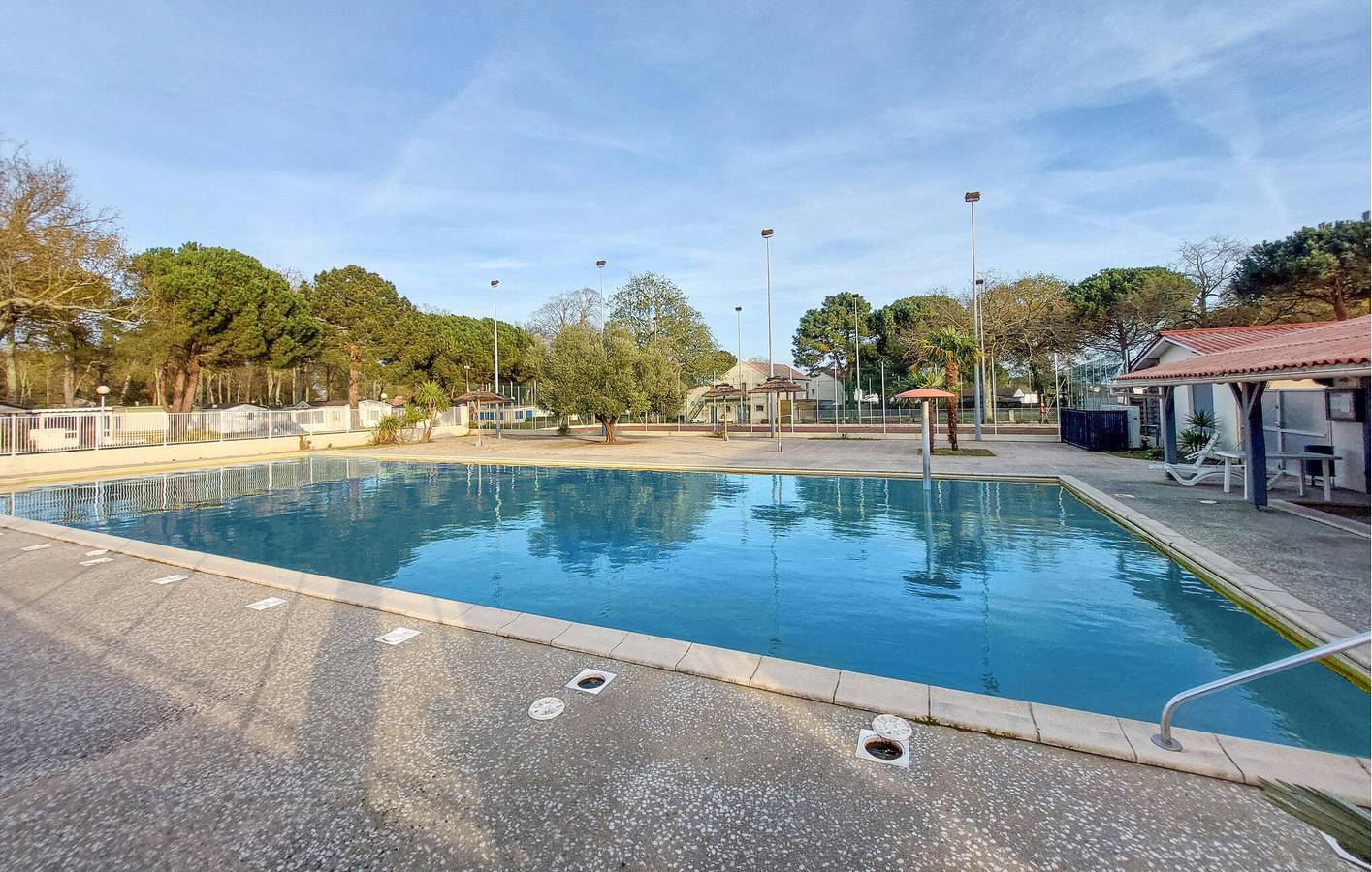 Encantadora casa móvil con piscina, jardín y cerca de La Tremblade in La Tremblade, Côte de Beauté