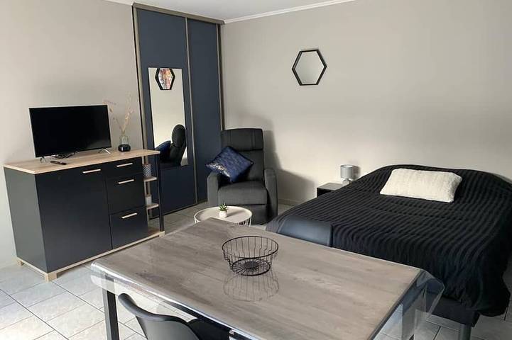 Apartamento entero, Furnished studio apartment, quiet residence in Saint-Amand-les-Eaux, Región de Valenciennes