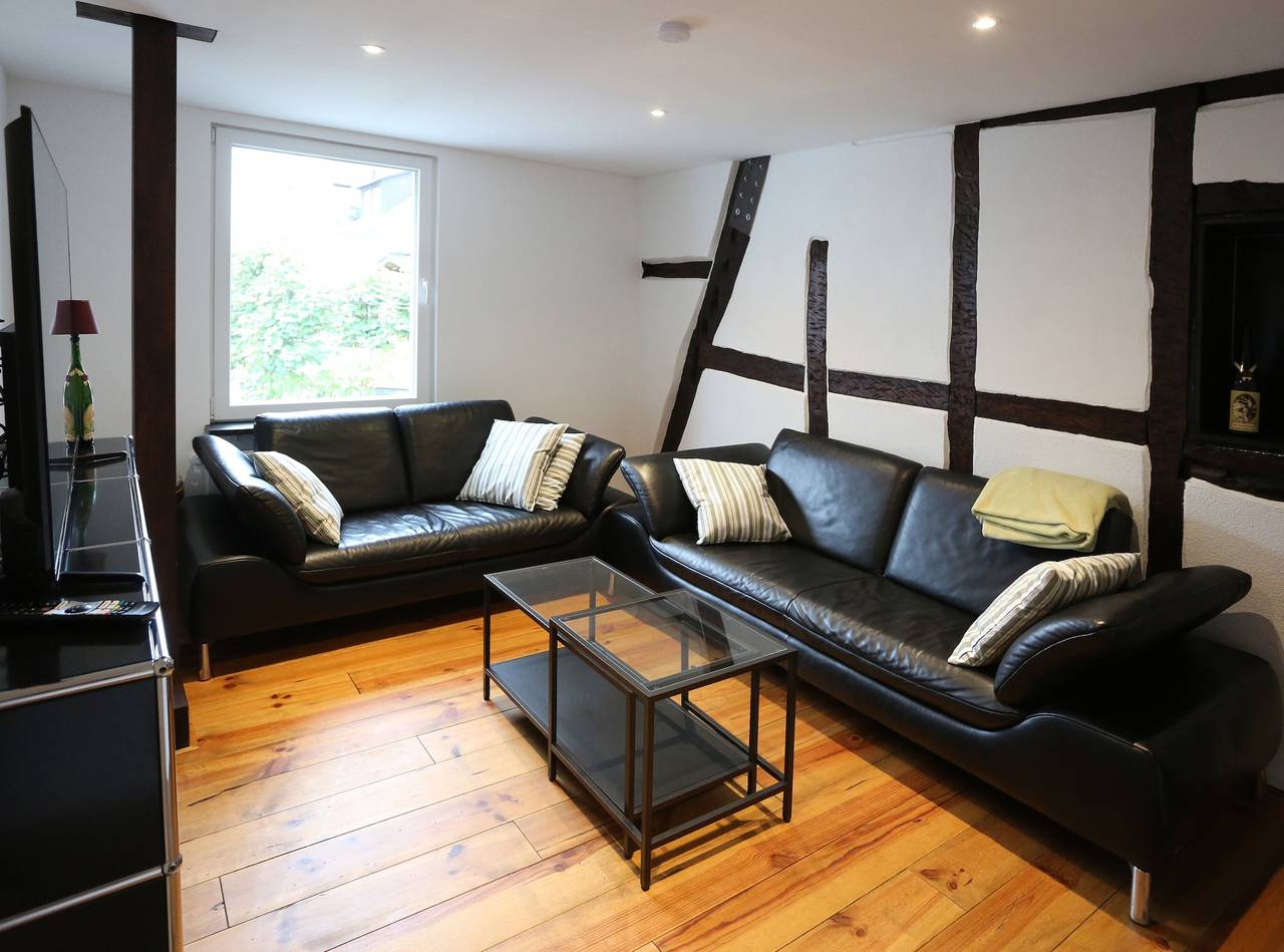 Ganze Wohnung, Apartment „Quartierblancdenoir Blanc“ mit privater Terrasse und Wlan in Reil, Bernkastel-Kues & Umgebung