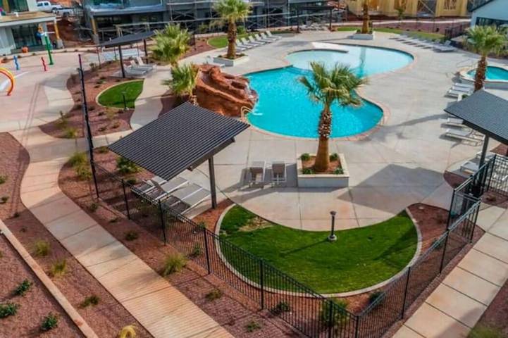 Ferienhaus für 12 Personen, mit Whirlpool und Pool sowie Balkon und Garten - 1