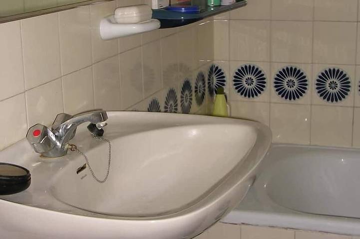 Apartamento entero, Apartamento con terraza y vistas al mar, pueblo y montañas. in Calella, Maresme