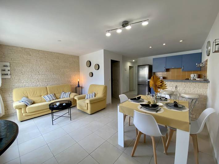 Gîte pour 4 personnes, avec terrasse ainsi que sauna et jacuzzi