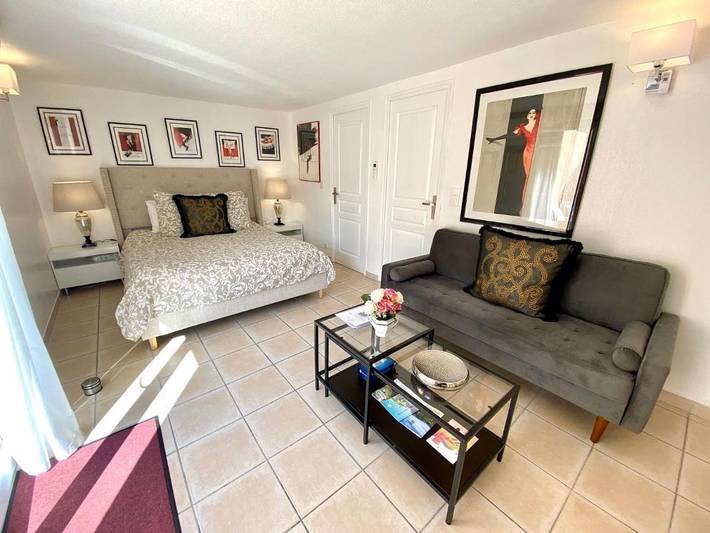 Chambre d’hôte pour 3 personnes, avec piscine ainsi que vue et jardin à Tourves - 4