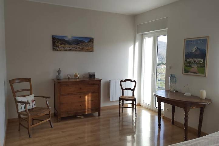 Grande maison de campagne proche montagne in Castelbiague, Haute-Garonne
