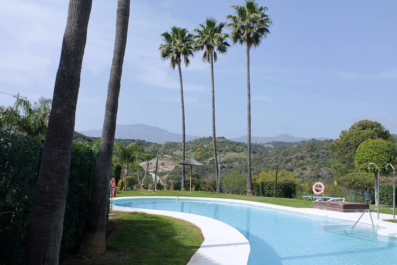 Geheel appartement, Tuinappartement. Golf aan zee in Estepona in La Resina, Estepona