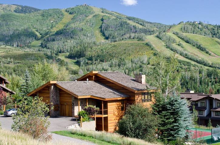 Vacation rental for 10 people, with balcony and hot tub as well as sauna and yard in Colorado