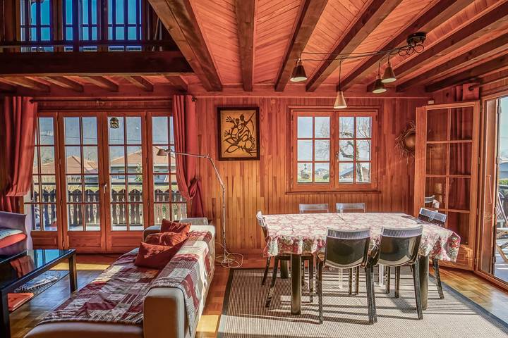 Chalet pour 6 personnes, avec Balcon et Terrasse ainsi que Jardin et Vue sur le lac sur le Lac d'Annecy