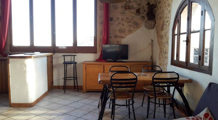 Gîte pour 10 personnes, avec terrasse, animaux acceptés