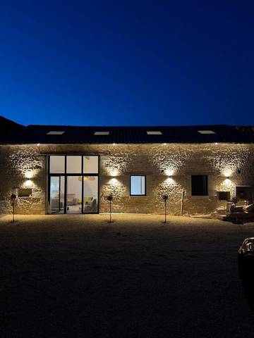 Location de vacances pour 6 personnes, avec vue et jardin dans Jaunay-Marigny