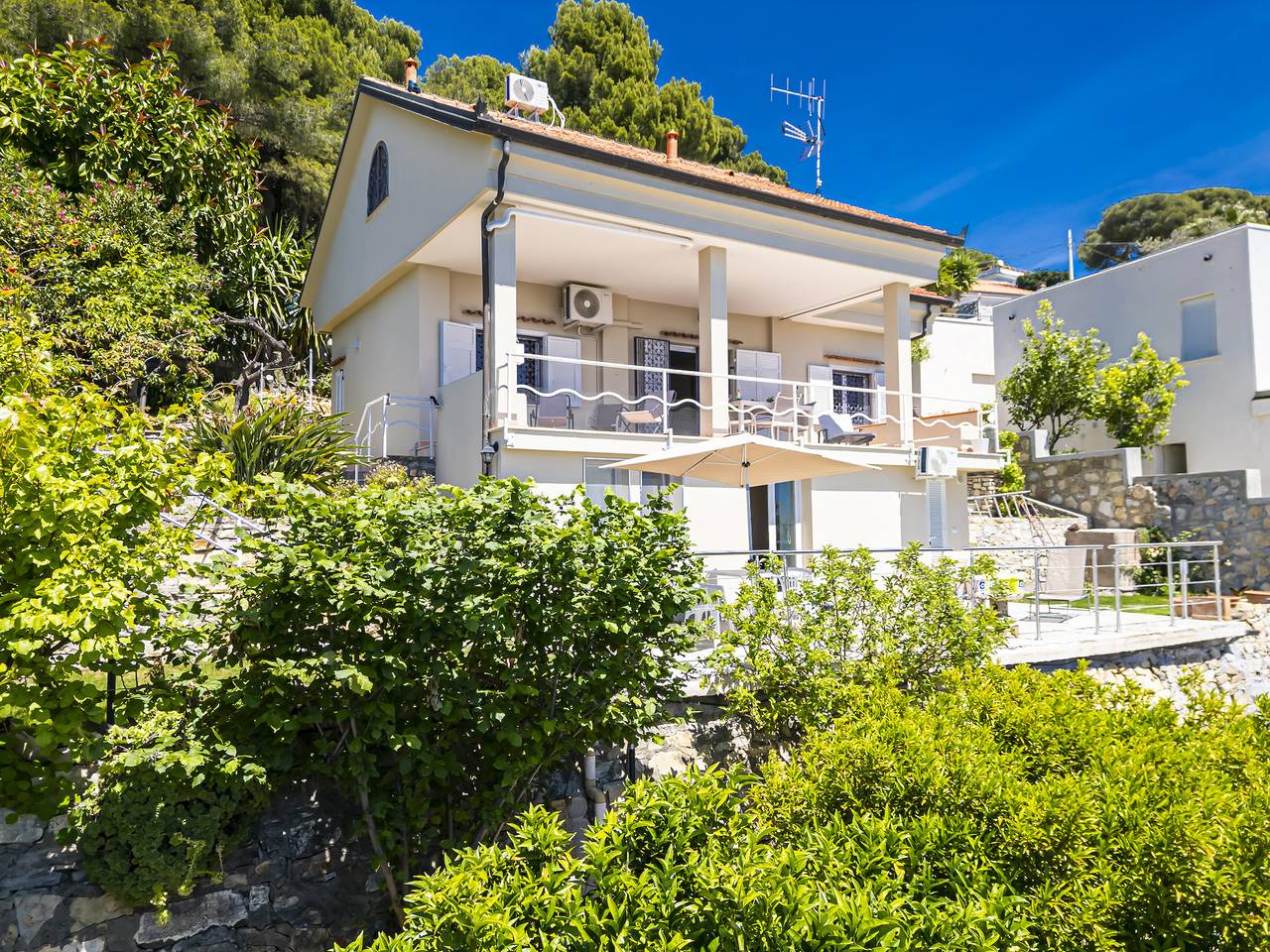 Villa Perlina con Vista Mare e Terrazza in Andora, Riviera di Ponente