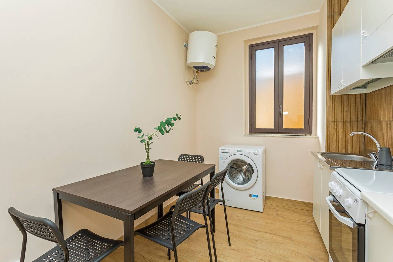 Apartamento entero, Apartamento 'Toledo' con Balcón, Wi-Fi y Aire Acondicionado in Catania, Provincia de Catania