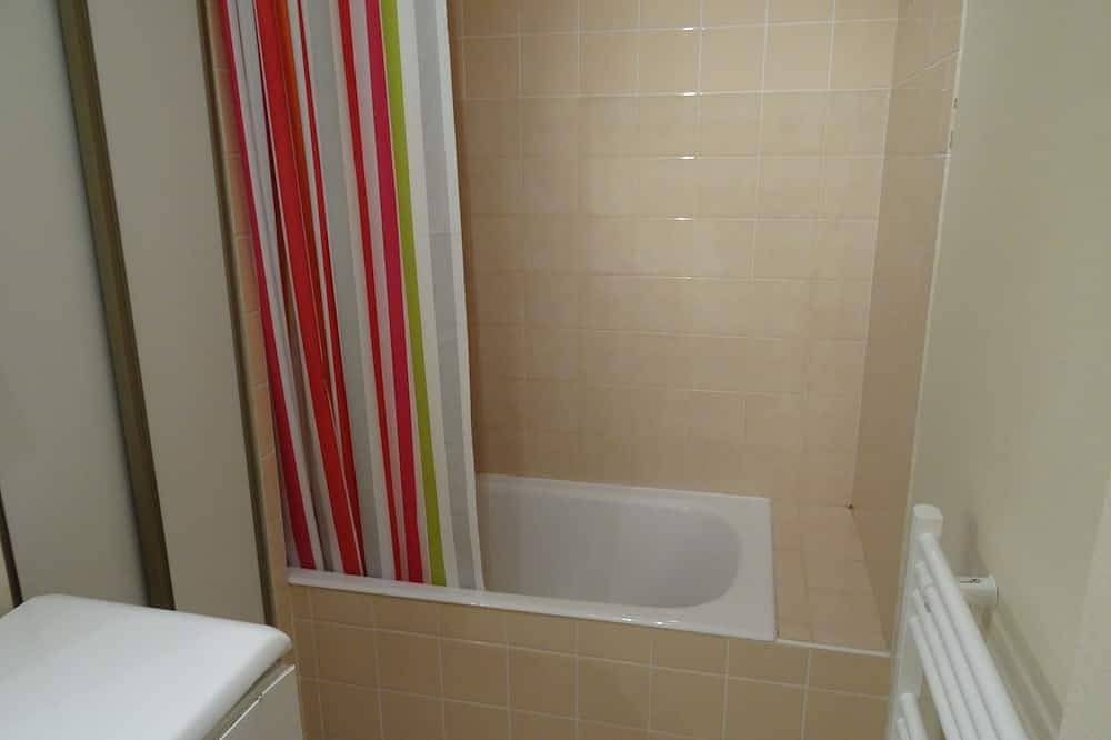 Entire apartment, Apartment sea view, 50m from the beach Trestel en Trévou Tréguigne 22260 in Trévou-Tréguignec, Pink Granite Coast