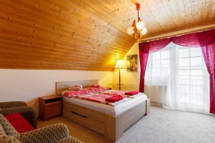 Ferienhaus für 10 Personen, mit Balkon/Terrasse und Terrasse sowie Garten und Pool in Siofok - 2