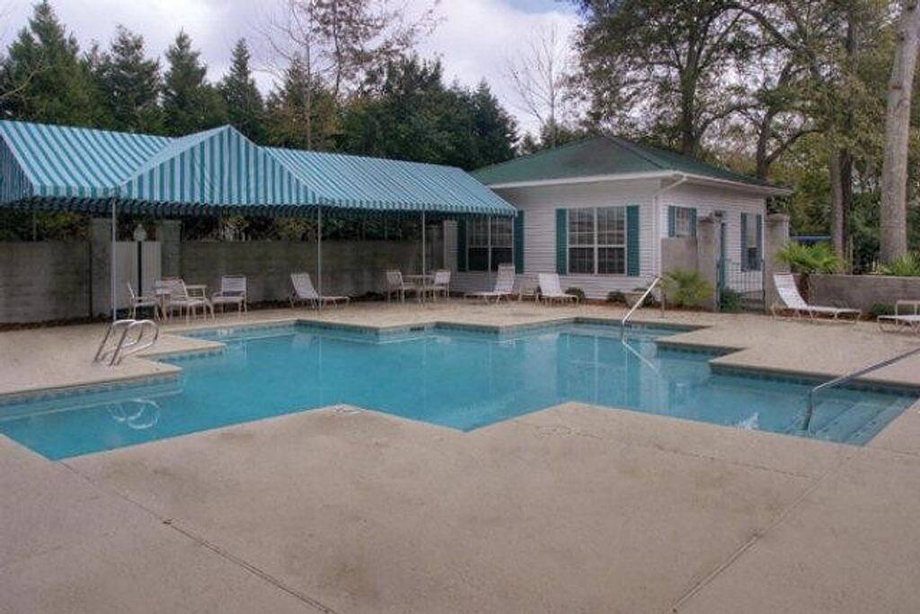 Beach Square – optional Bikes – Walk 2 Redfern Village, shops, and restaurants!. in St. Simons Island, Glynn County