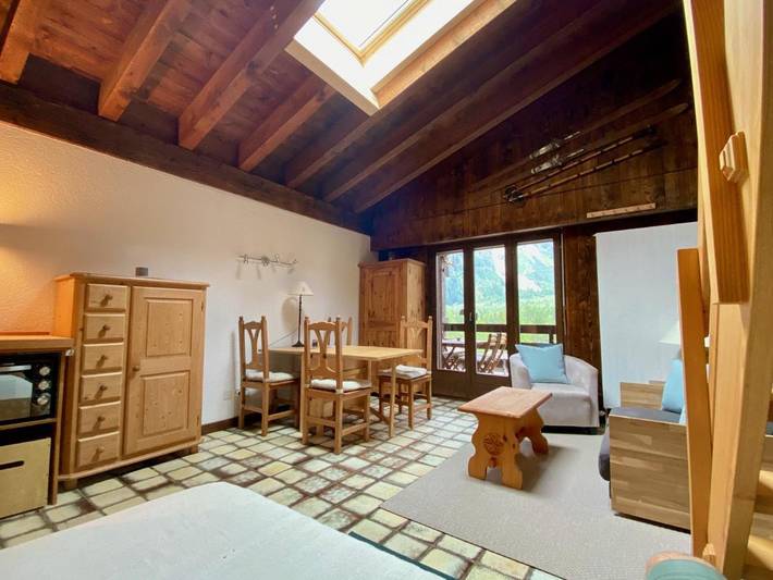 Gîte pour 4 personnes, avec Balcon ainsi que Terrasse et Vue dans La Fouly