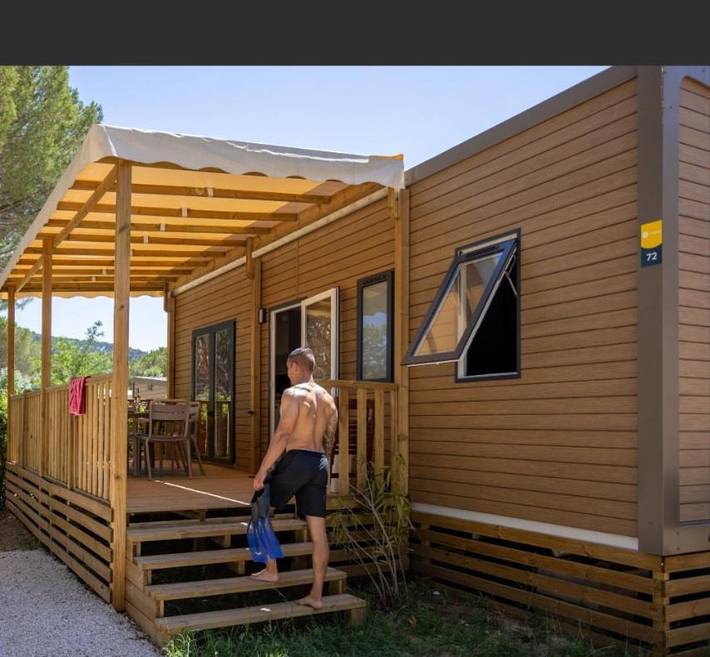 Camping pour 6 personnes, avec vue, animaux acceptés à La Crau