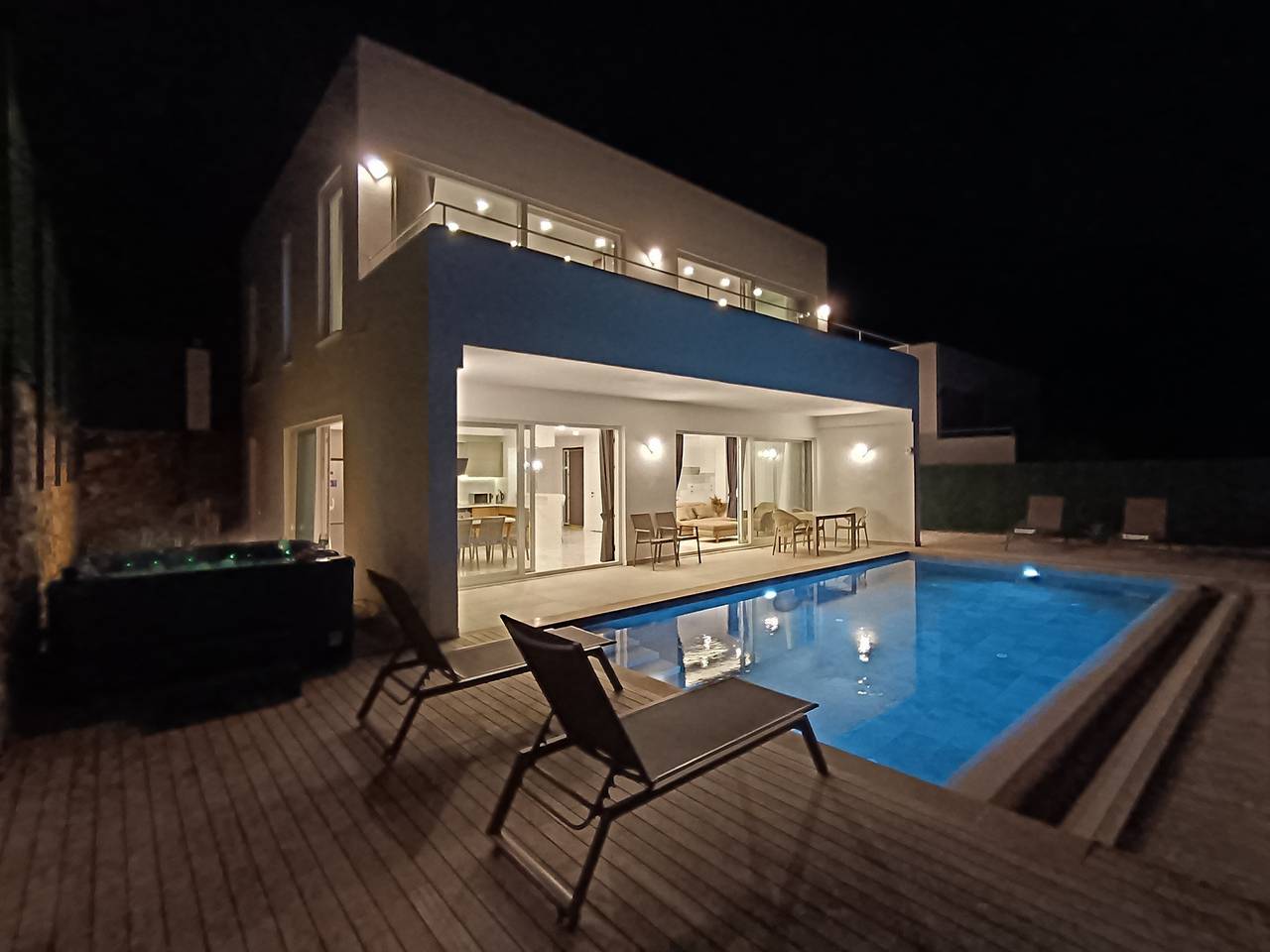 Luxury Escape with Stunning Views & Heated Jacuzzi, Alanya Villa 1002 in Alanya, Antalya Province