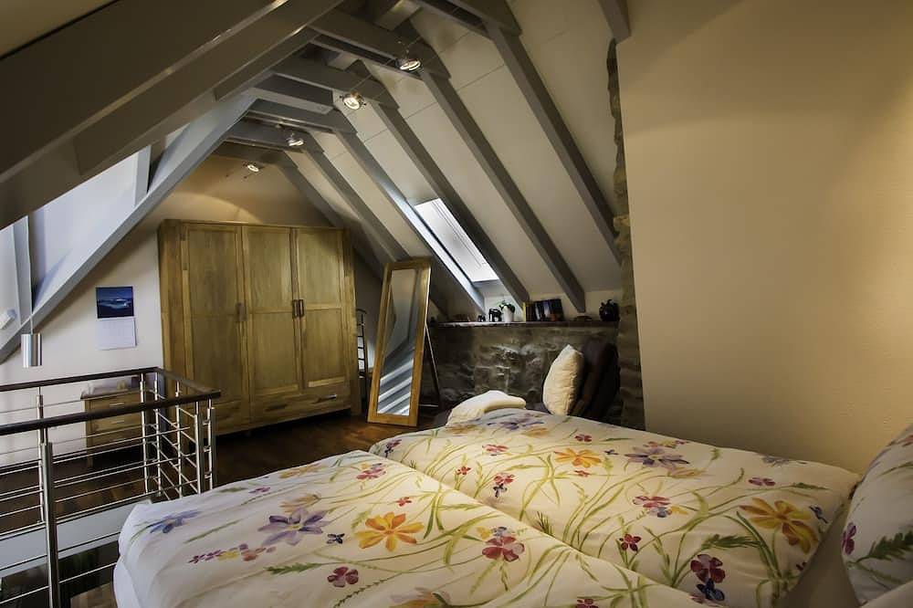Ganze Wohnung, Wellness Relax Loft (70qm) mit integrierter Sauna, Kaminofen und eigener Terrasse in Tauberbischofsheim, Taubertal