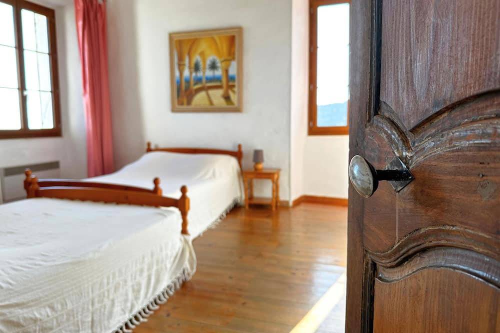 Ganze Wohnung, Unabhängige Wohnung im zweiten Stock eines historischen Hauses in Monticello in Monticello, Calvi und Umgebung