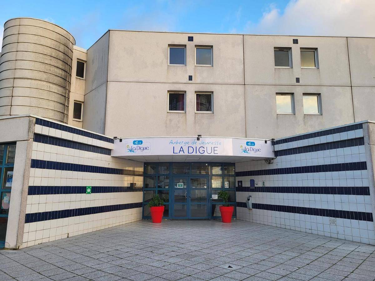 Standard Double Room with Shared Bathroom in Calais, Région de Calais