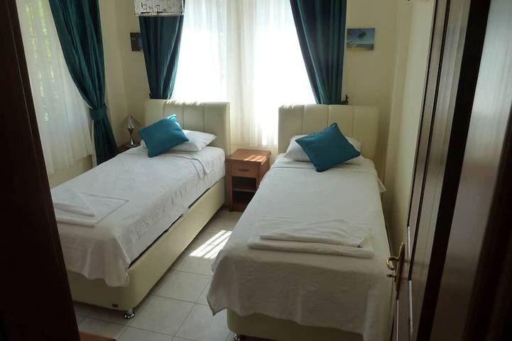 Villa con piscina privata, terrazza, giardino e area giochi coperta. in Fethiye, Egeo Turco
