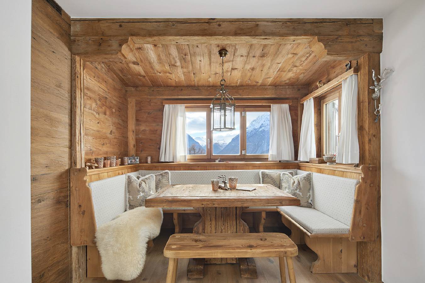 Bergchalet Flöna: Luxuriöses freistehendes 5 Zimmer-Chalet an der Pist mit Hotpot & Sauna in Scuol, Unterengadin