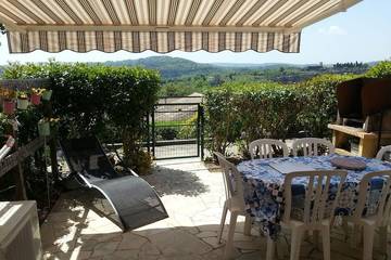Gîte pour 4 personnes, avec piscine et terrasse, animaux acceptés à Saint-Martin-d'Ardèche