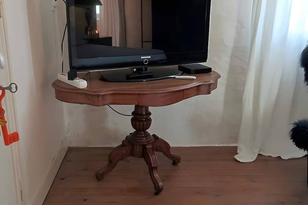 Guest Room \"Echoppe 33 - Bègles, Bordeaux\" with Private Terrace, Wi-Fi & Air Conditioning in Bègles, Bordeaux region