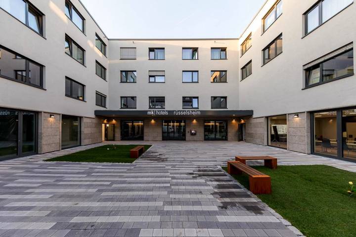 Hotel für 4 Personen, mit Terrasse und Garten in Rüsselsheim