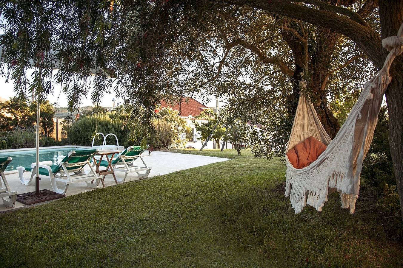 Cottage 'Casa Das Alfazemas' met Gedeeld Zwembad, Privéterras en Wi-Fi in Cadaval, Lissabon District