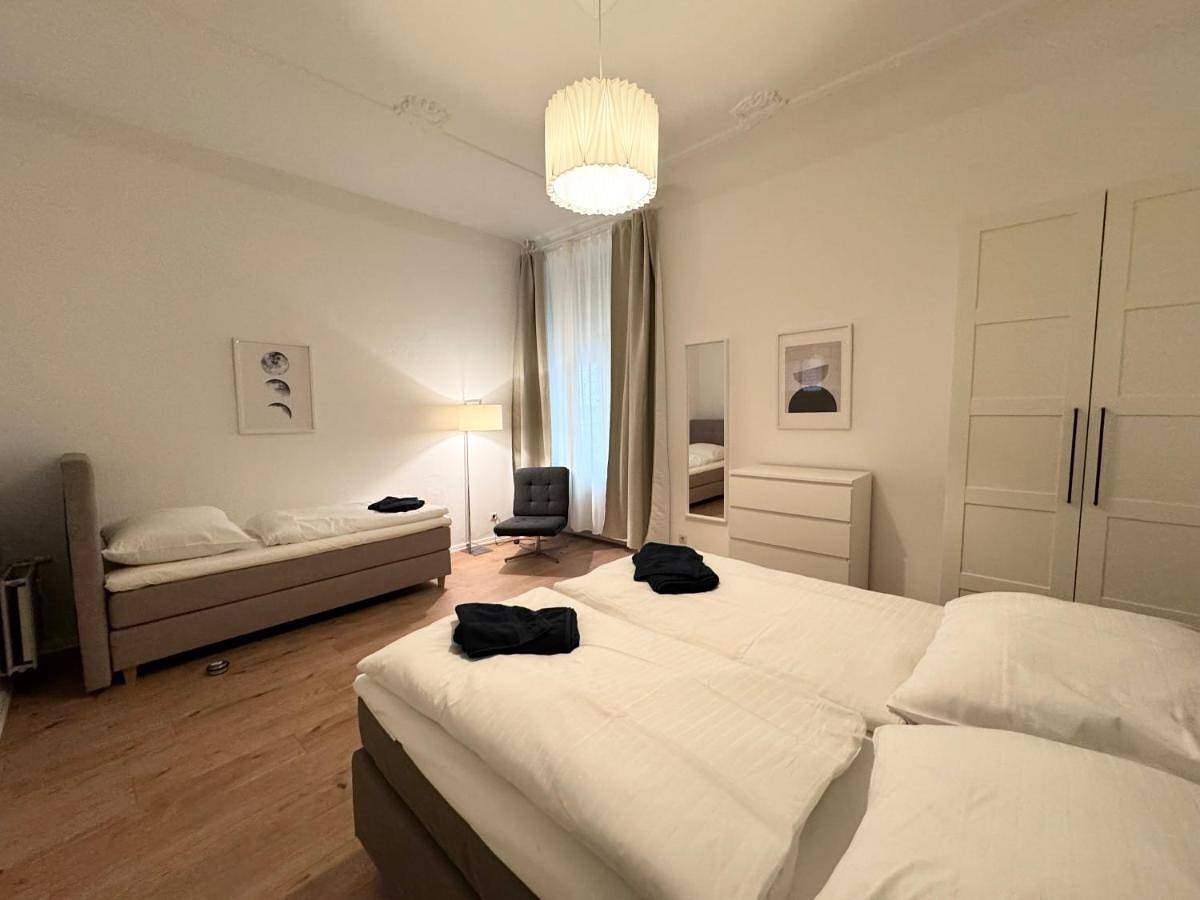 Ganze Wohnung, Three-Bedroom Apartment in Charlottenburg Berlin, Berlin