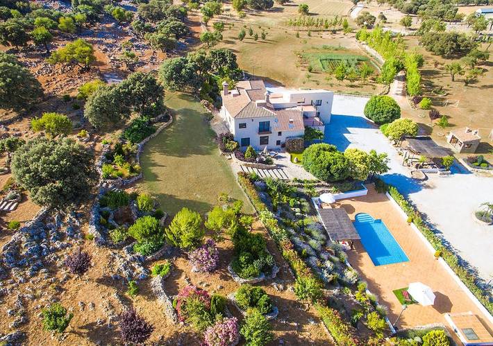 Holiday home for 14 people, with garden, child-friendly - 1
